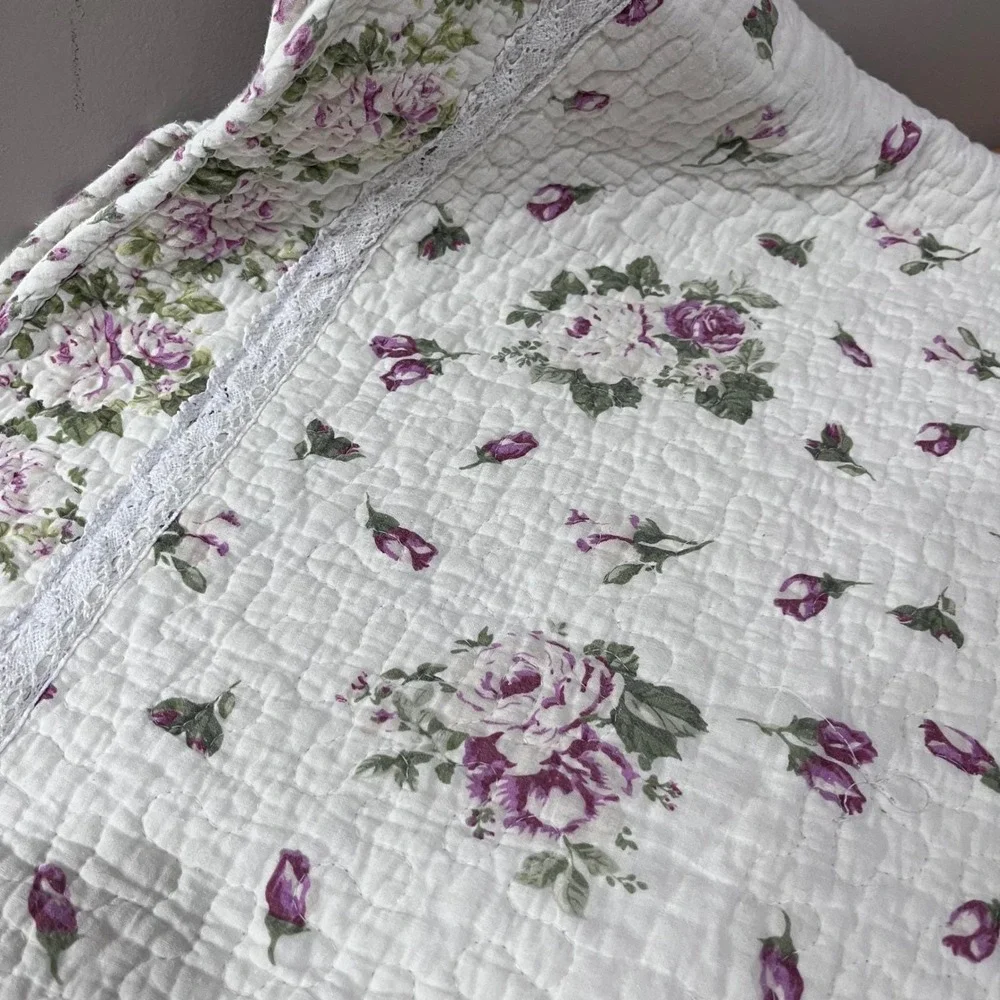 Vtg Cottagecore Quilted Floral Table Runner Lace Trim Anti‎ Slip Pink Rose 68x24